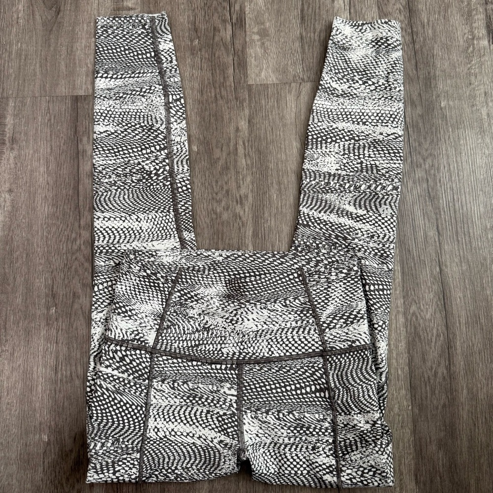 Lululemon Fast & Free 7/8 Leggings Size 4 Nulux Snake Print Running Yoga Pants - Picture 4 of 8